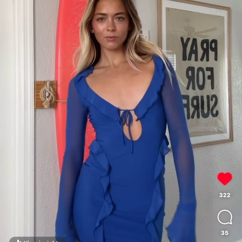 Elegant Blue Long-Sleeve Dress